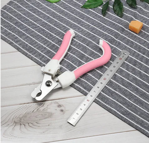 Ergonomic pet nail clipper for safe and easy cutting