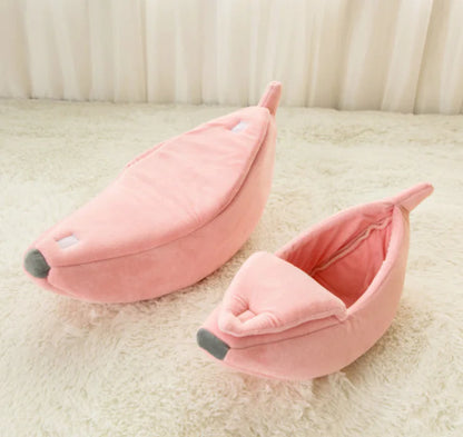 Banana-shaped pet bed
