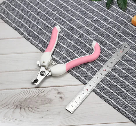 Ergonomic pet nail clipper for safe and easy cutting