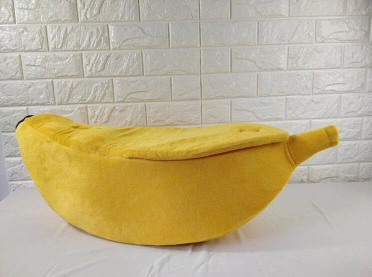 Banana-shaped pet bed