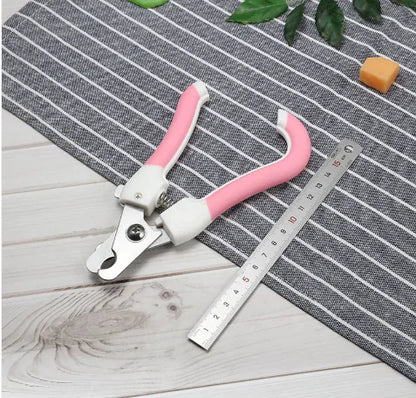 Ergonomic pet nail clipper for safe and easy cutting