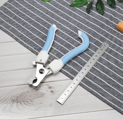Ergonomic pet nail clipper for safe and easy cutting